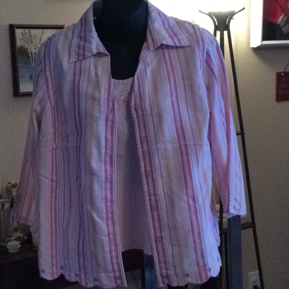 Giselle Apparel Size Medium Shirt & Tank Top